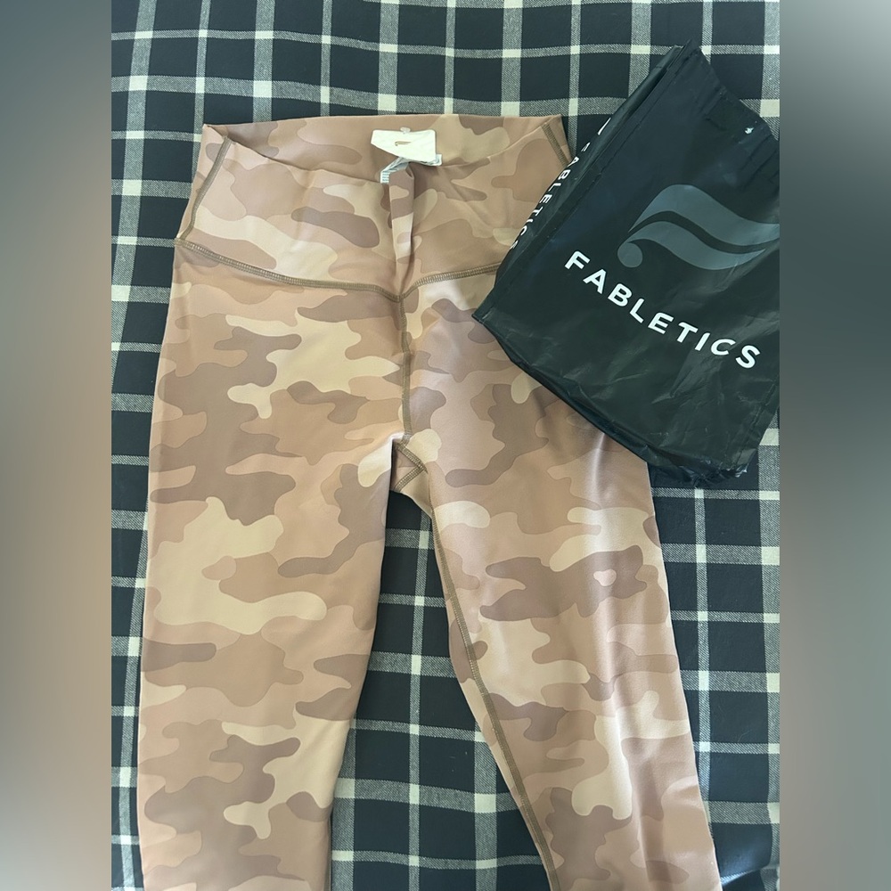 Fabletics camo full length leggings. Powerhold size large. Brand new with tag.